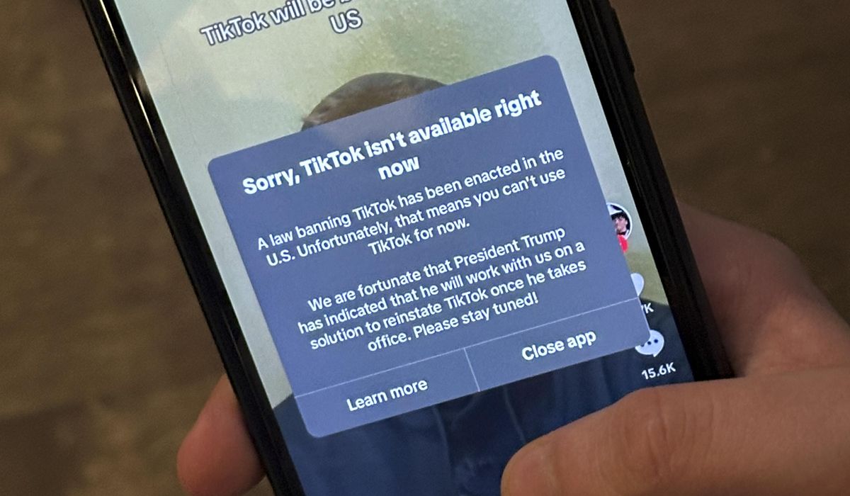 NextImg:TikTok thanks Trump, restarts service after ban briefly takes effect on Sunday