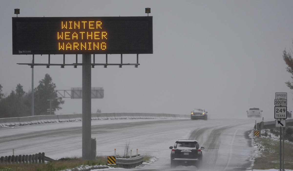 NextImg:DeSantis ‘mobilizing snowplows’ as Florida braces for rare winter storm
