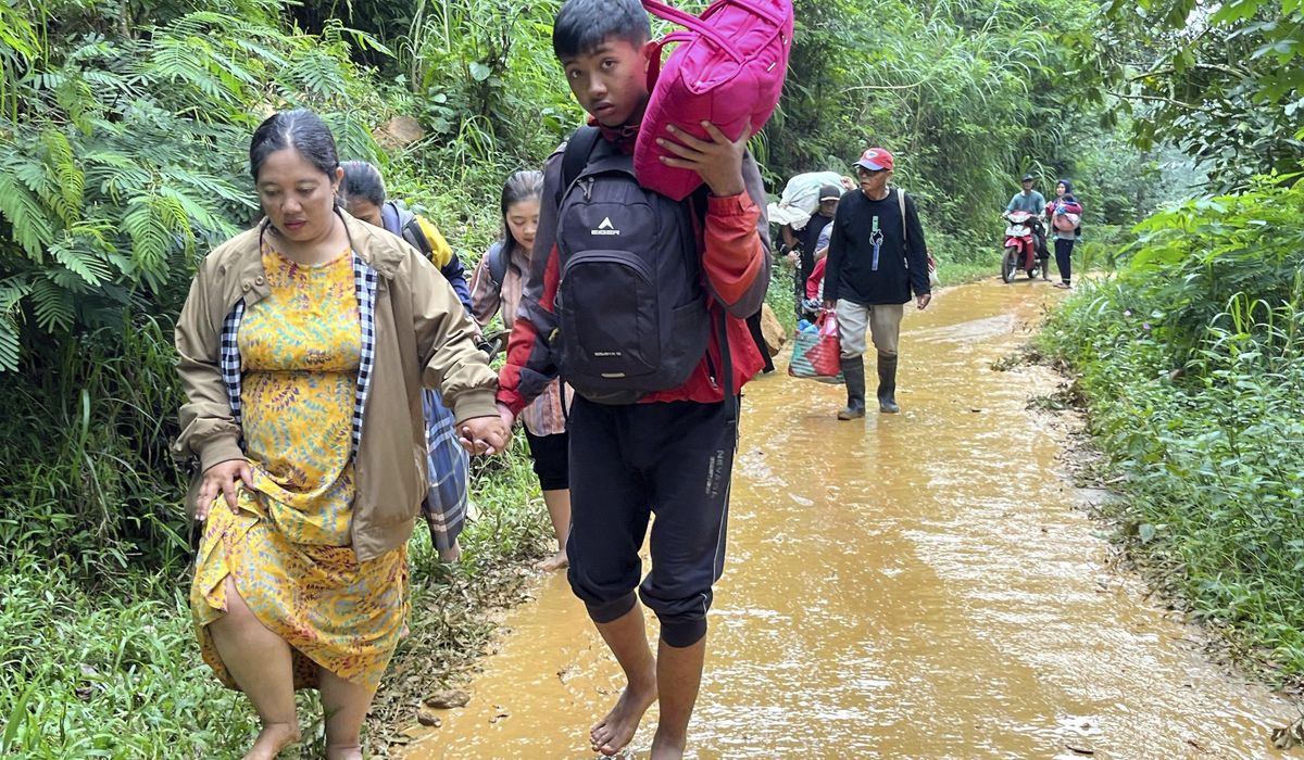 NextImg:Death toll in deadly flooding and landslides in Indonesia rises to 21