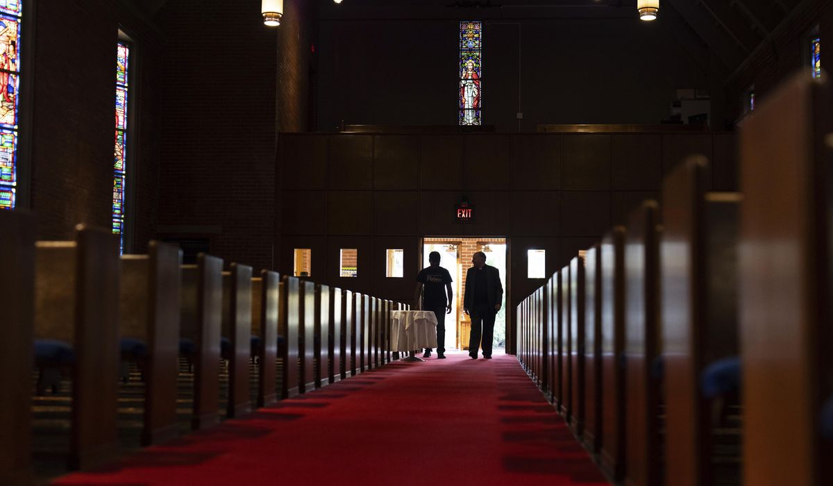 NextImg:Quakers sue to stop ICE arrests, say churches must be sanctuaries