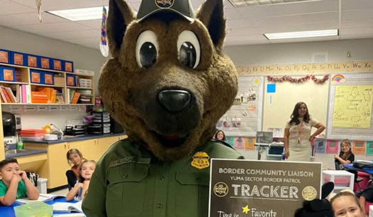 NextImg:Mascot mess: Ernst challenges federal agencies to nix their dress-up characters