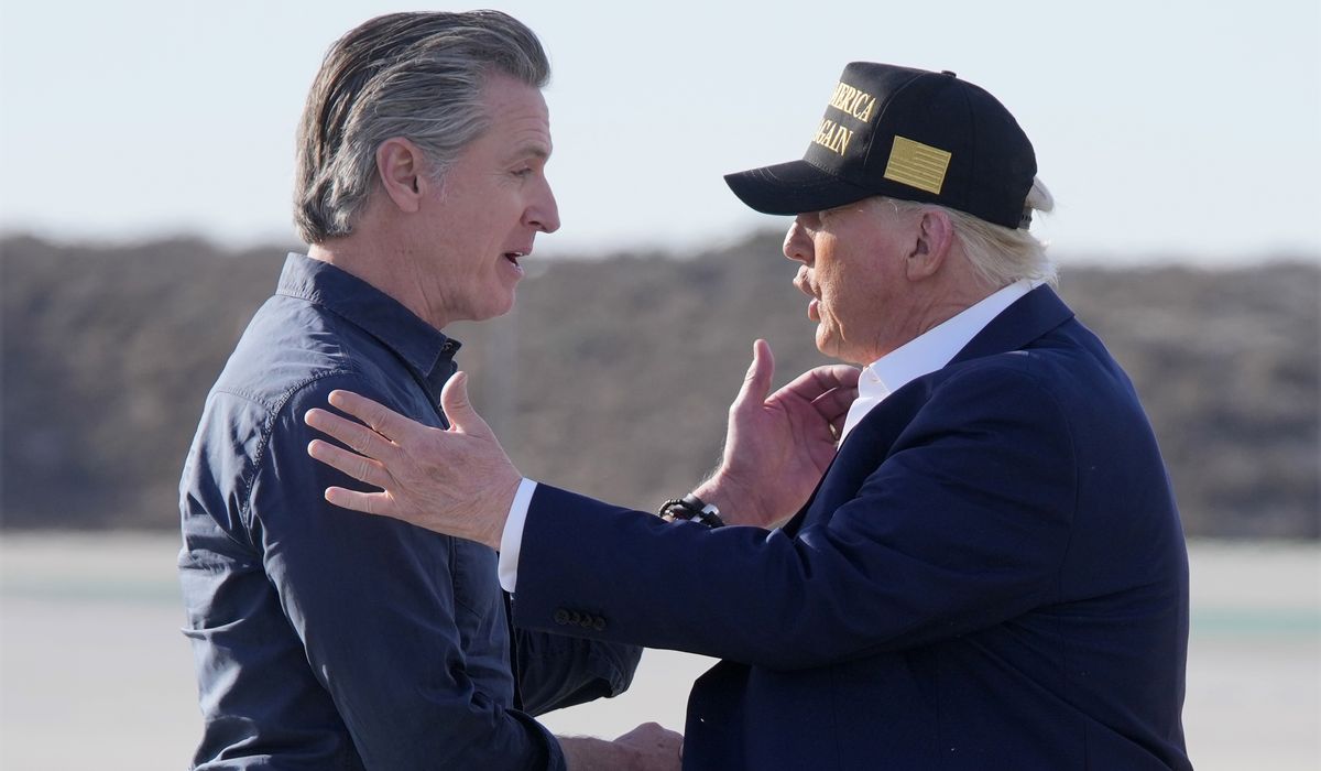 NextImg:Trump, Newsom put aside differences, embrace in Los Angeles ahead of wildfire tour