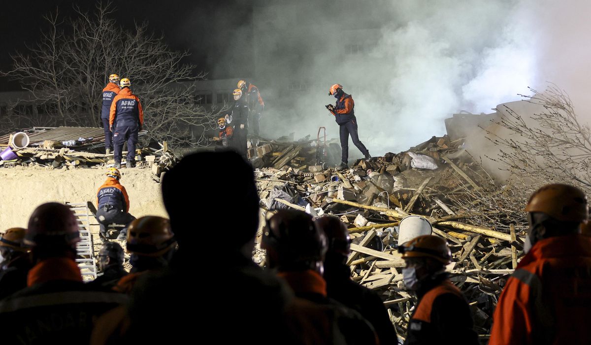 NextImg:Apartment building collapses in central Turkey, killing 2 people