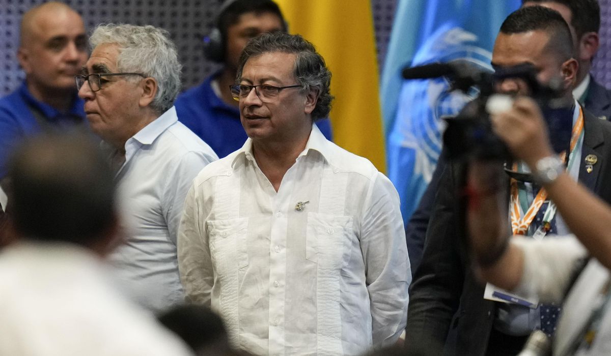 NextImg:Trump holds off on tariffs after Colombia agrees to take migrant planes