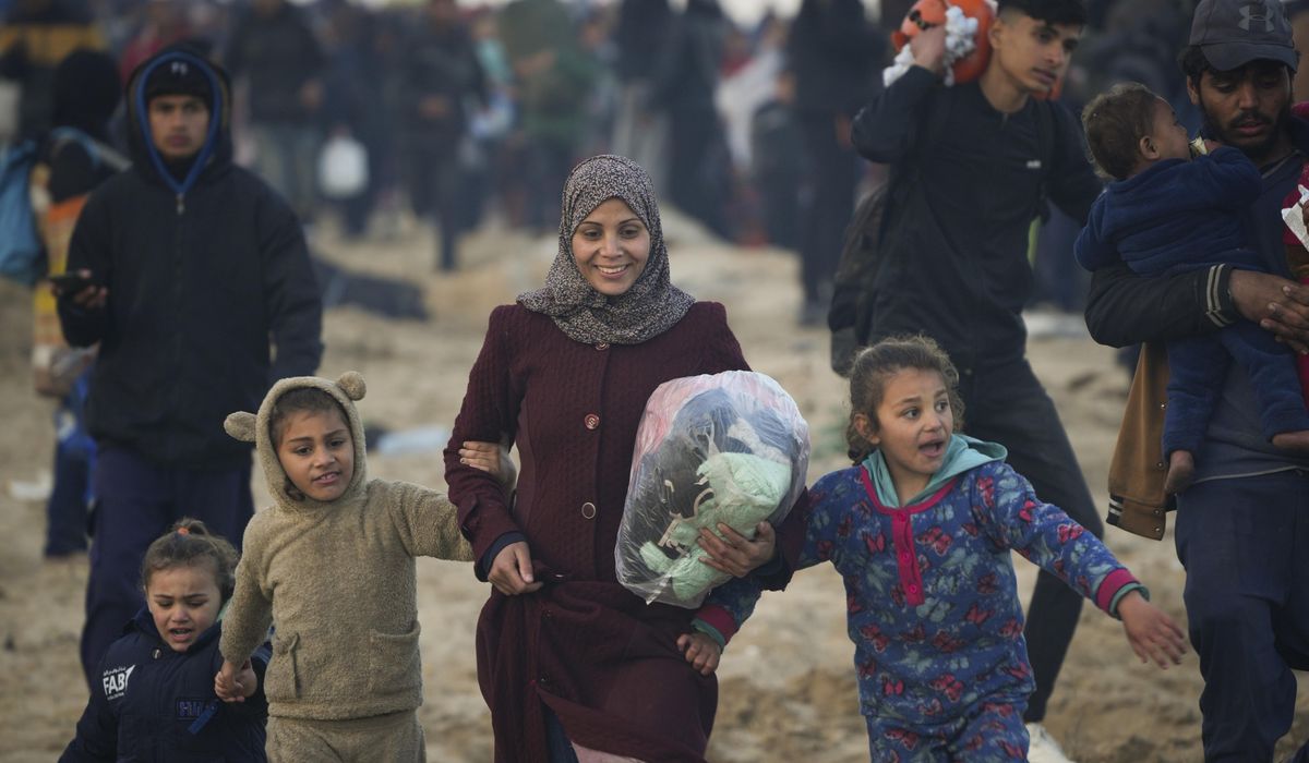 NextImg:Tens of thousands return to devastated northern Gaza as Israel lifts its closure under truce