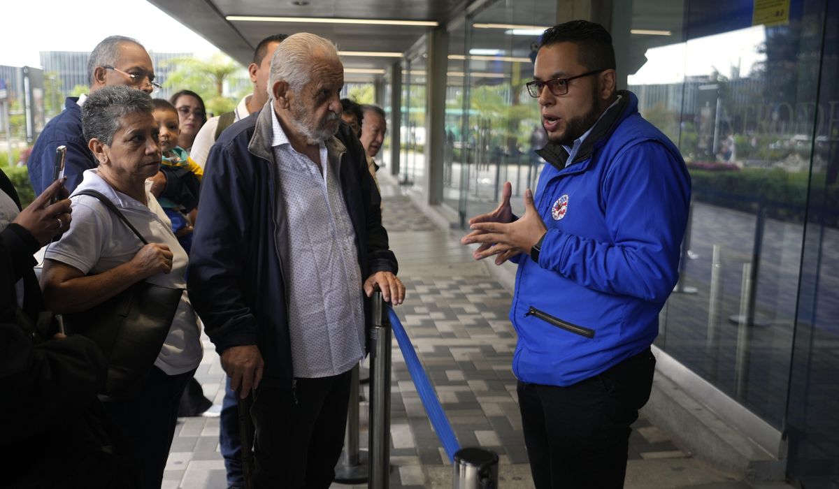 NextImg:Hundreds of U.S. visa appointments canceled in Colombia following spat over deportation flights