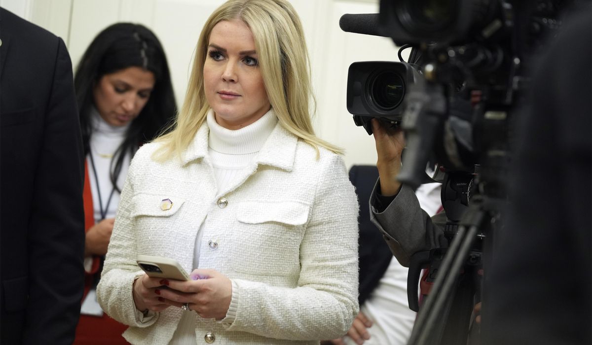 NextImg:White House opens briefing seats to podcasters, influencers, independent media