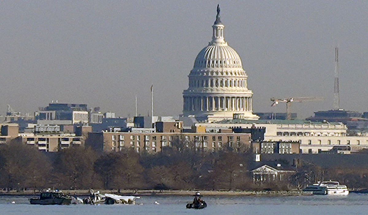 NextImg:Pentagon, Army launch investigation into DCA crash