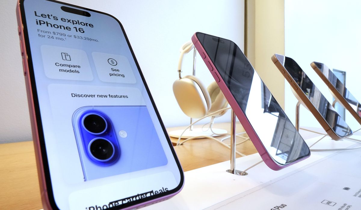 NextImg:Apple’s iPhone sales during the holiday season slipped despite a highly anticipated AI rollout