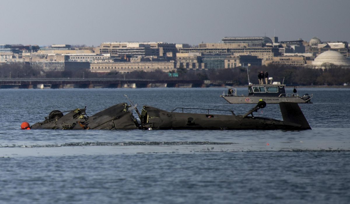NextImg:Boats return to the Potomac River for D.C. plane crash recovery and investigation