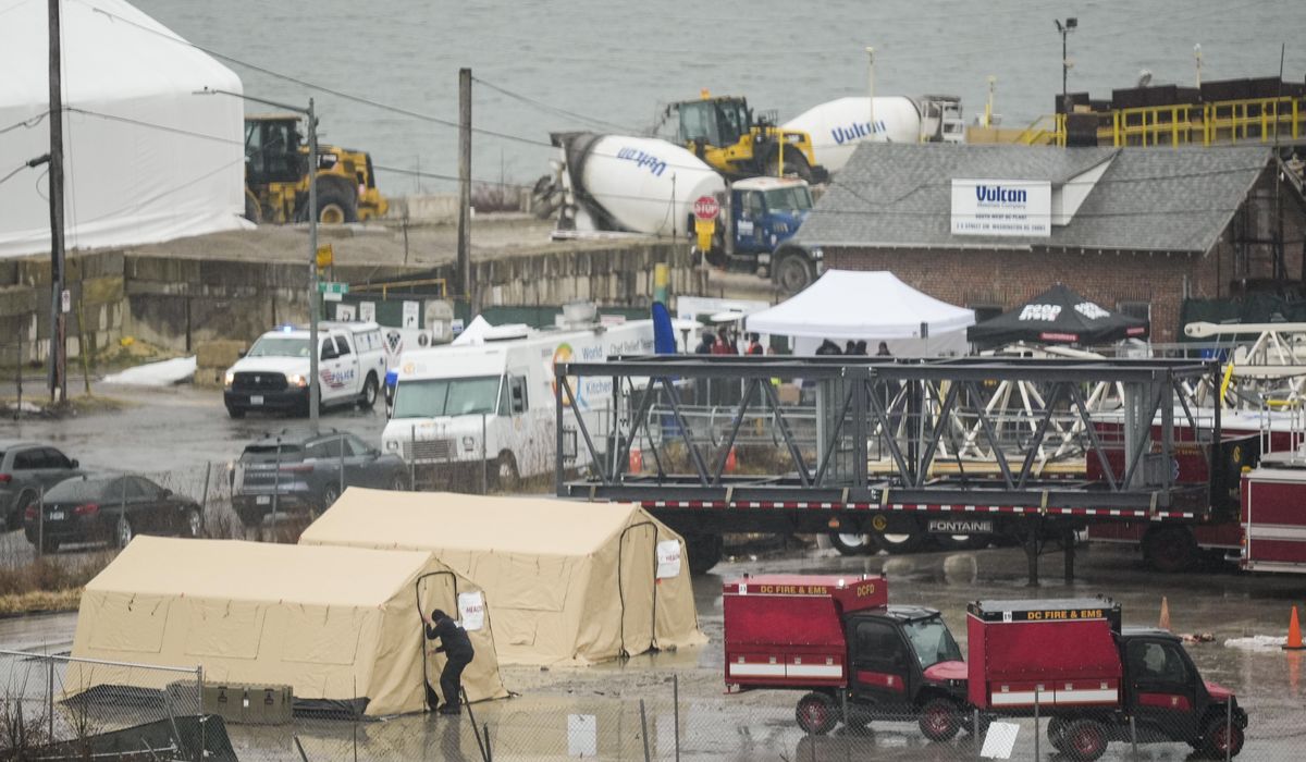 NextImg:Recovery teams expect to find every victim’s body in deadly midair crash; salvage to start Saturday