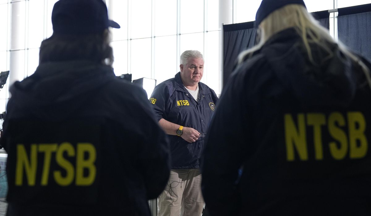 NextImg:Investigators find helicopter black box, treat jet’s waterlogged recorder in deadly D.C. crash