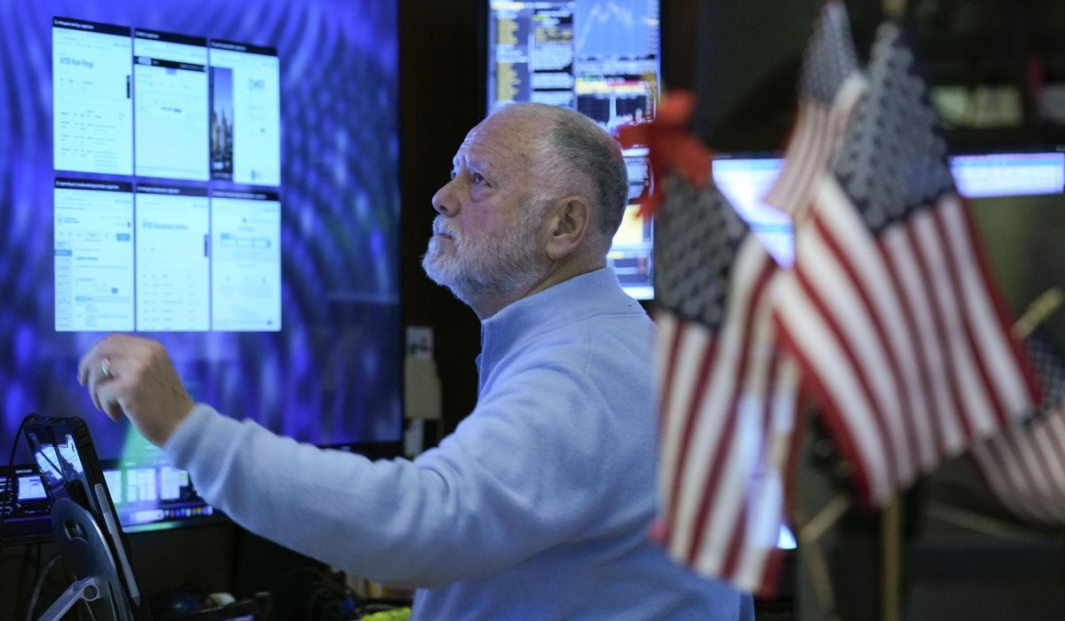 NextImg:Apple leads as Wall Street shaves off nearly all its loss for the week
