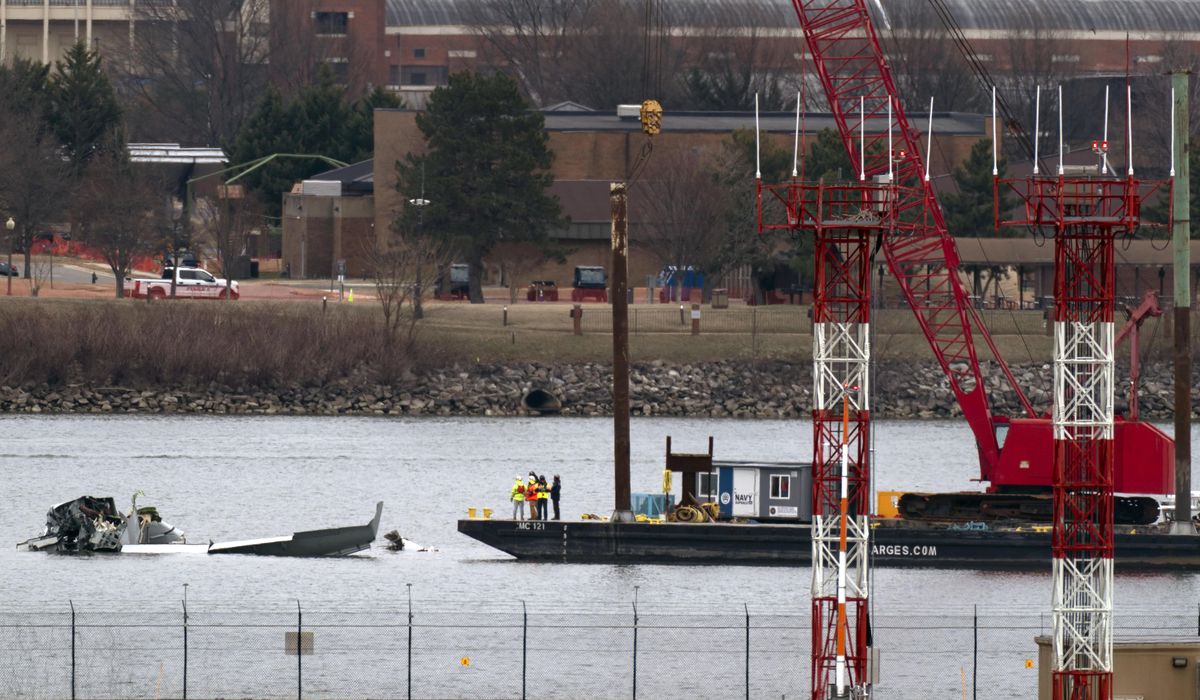 NextImg:Recovery teams recover 55 of 67 victims from plane-helicopter crash site over Potomac River