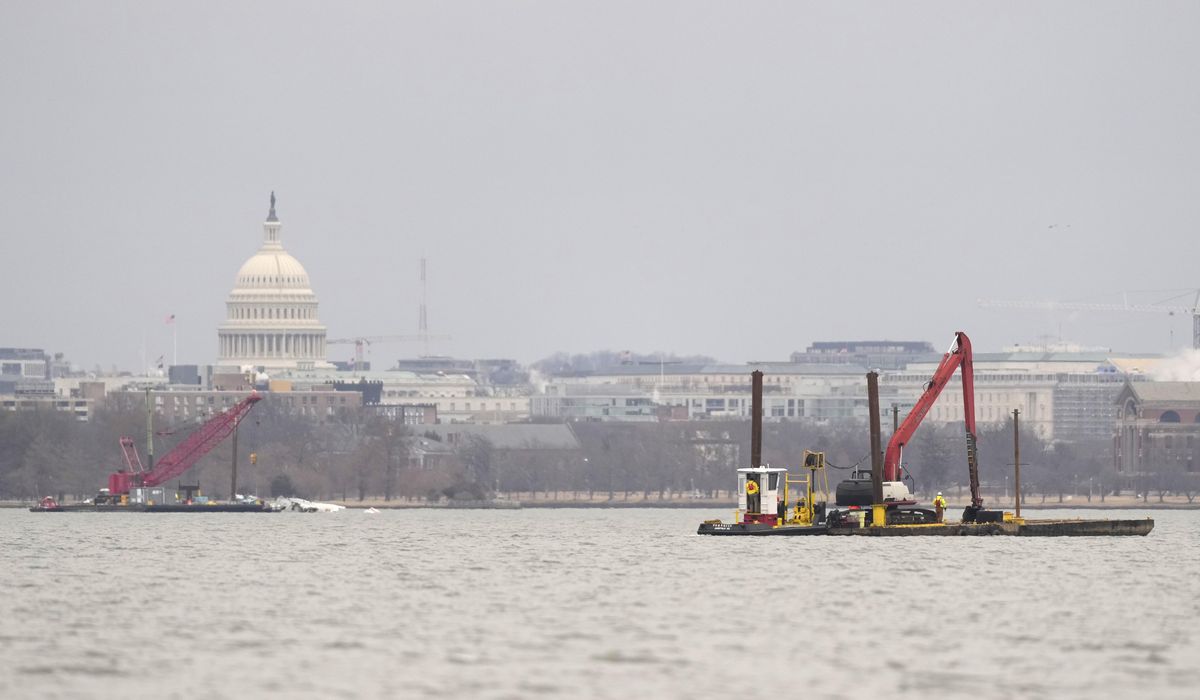 NextImg:Crews begin removing wreckage from last week’s deadly midair collision from the Potomac River