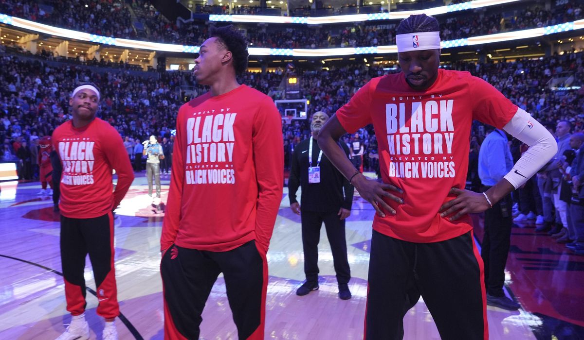 NextImg:Canadians continue trend of booing U.S. national anthem