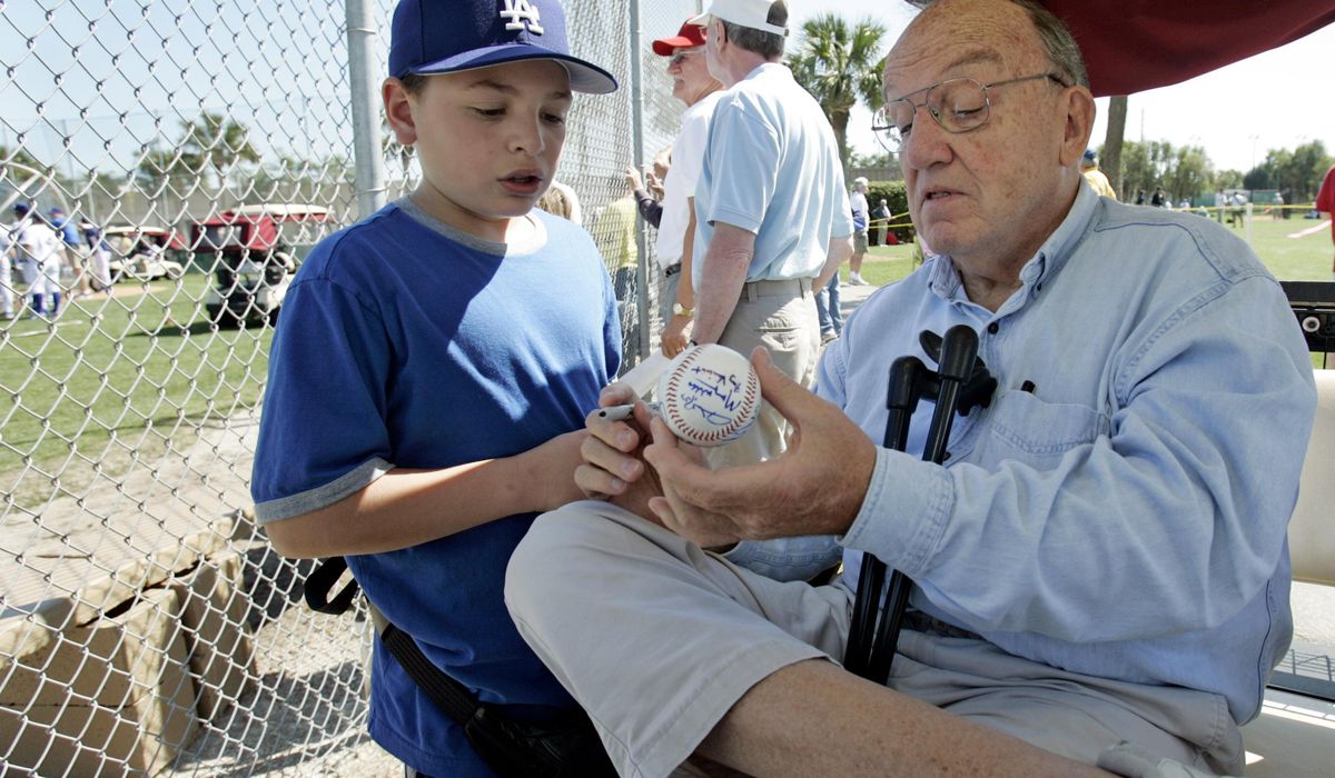 NextImg:Fay Vincent, baseball commissioner during three years of turmoil, dies at 86