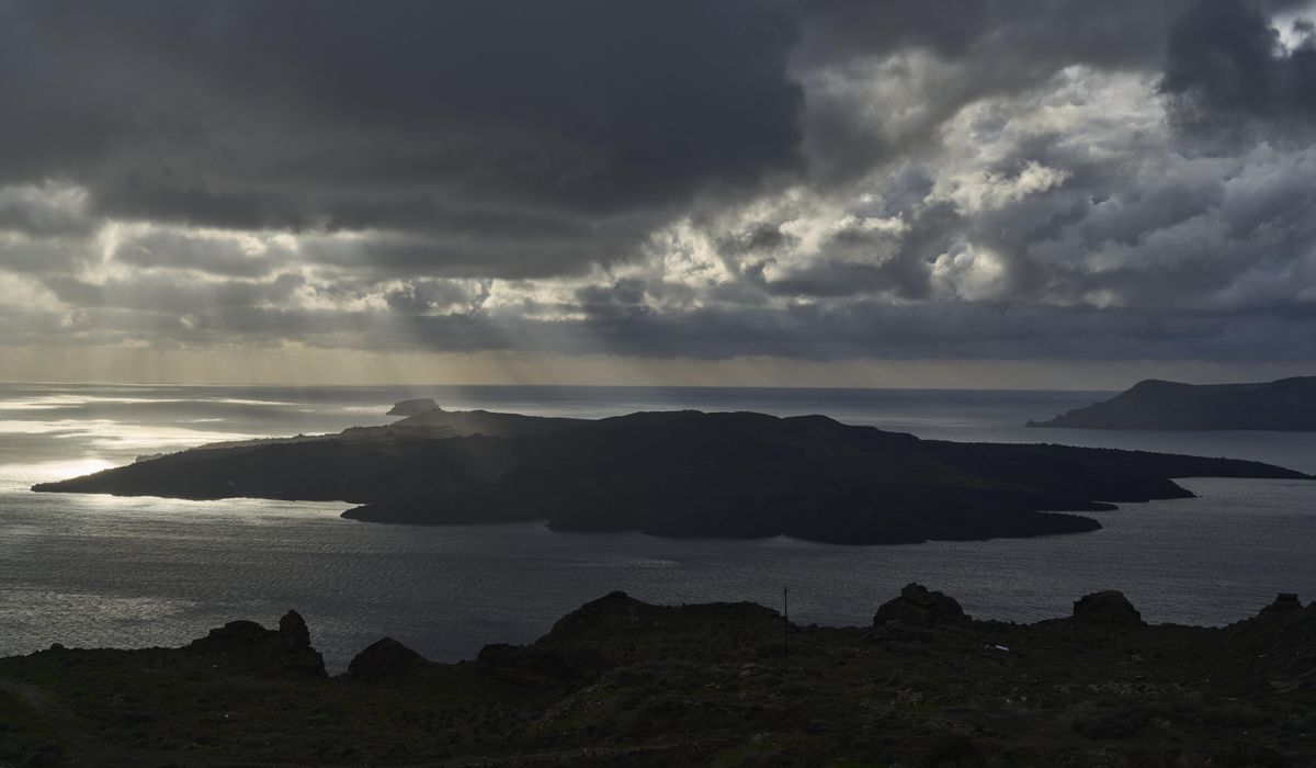 NextImg:Earthquake surge prompts state of emergency on Greek island of Santorini