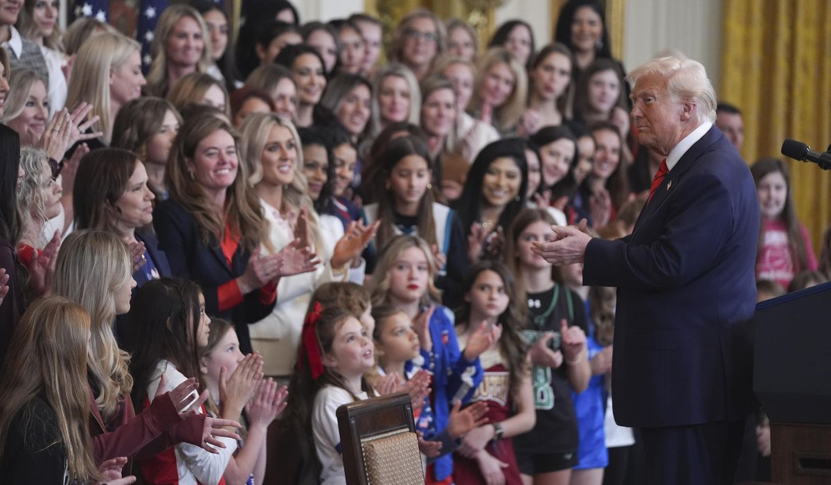 NextImg:Trump signs order banning biological men from women’s sports