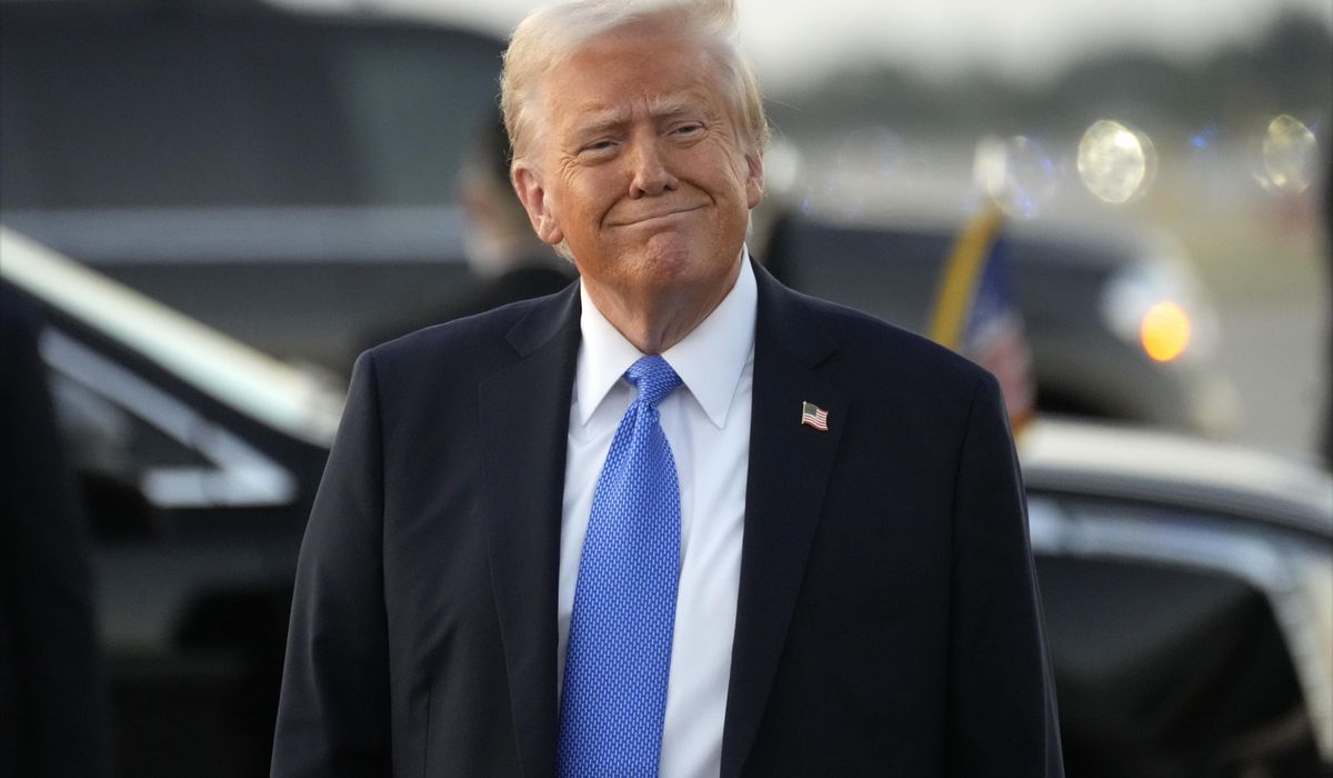 NextImg:Trump signs executive order creating White House Faith Office again