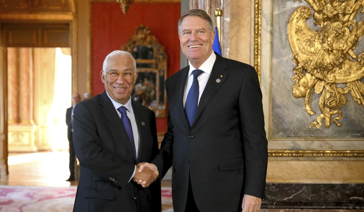 NextImg:Romanian President Klaus Iohannis announces resignation after pressure by populists