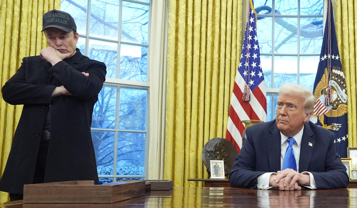 NextImg:Musk defends DOGE as Trump signs order expanding its power to fire workers