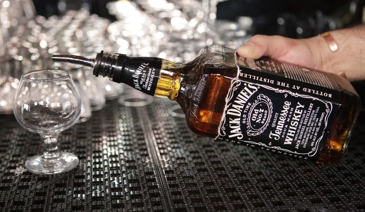 NextImg:Bourbon industry faces perfect storm: Domestic sales drop as trade wars loom