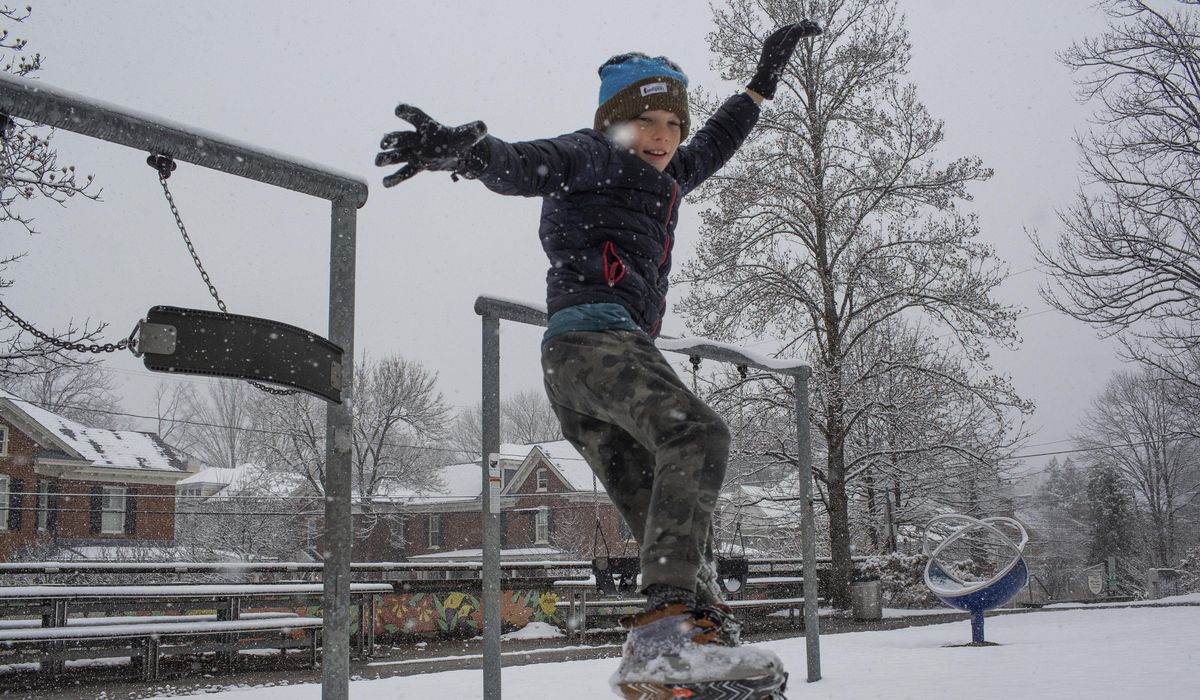 NextImg:Snow and freezing rain pummel the mid-Atlantic while California prepares for likely flooding