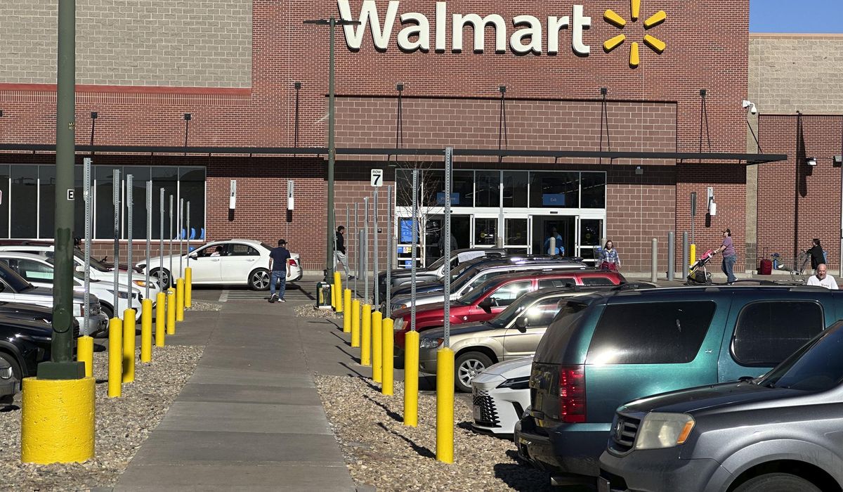NextImg:Michigan judge sentences Walmart shoplifters to wash cars in the parking lot