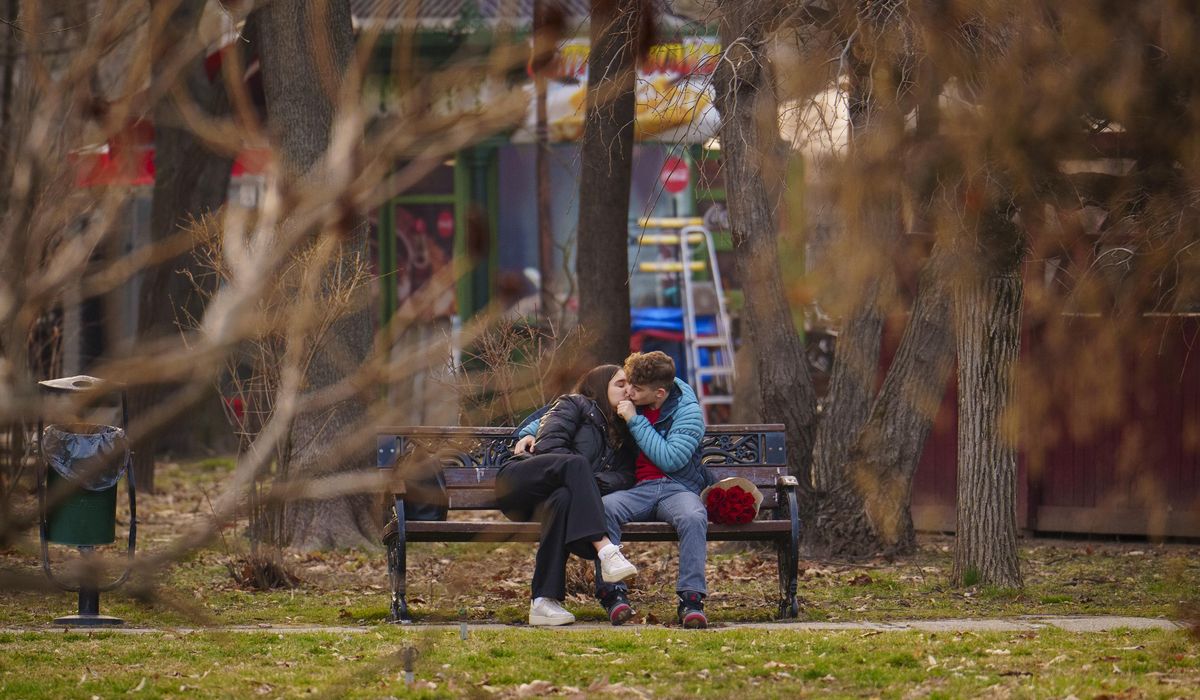 NextImg:From roses in Vietnam to engraved ‘love locks’ in Germany, the world celebrates Valentine’s Day