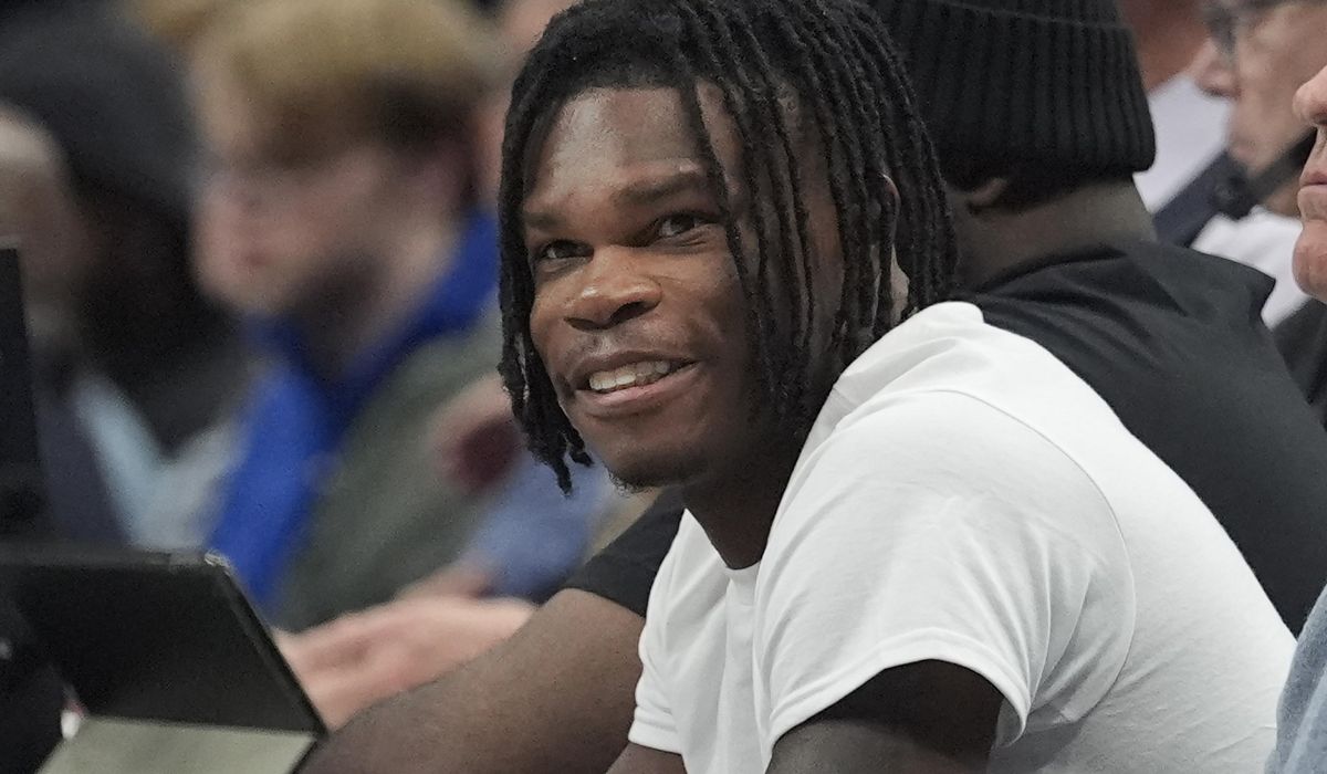 NextImg:Heisman Trophy winner and two-way star Travis Hunter listed as defensive back for NFL combine