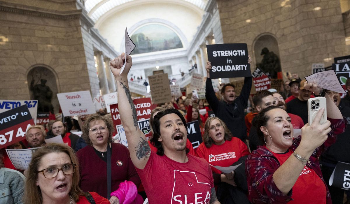 NextImg:Utah governor signs collective bargaining ban for teachers, firefighters and police unions