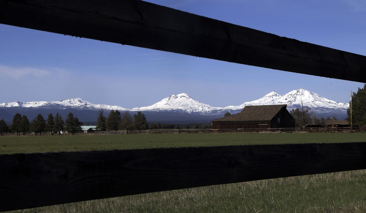 NextImg:Two skiers killed in avalanche in Oregon’s Cascade Mountains