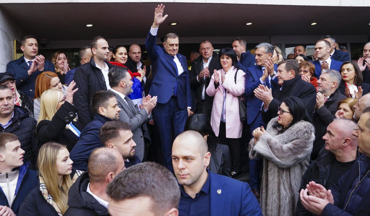 NextImg:Supporters of separatist Bosnian Serb president Dodik rally as he awaits verdict fueling tensions