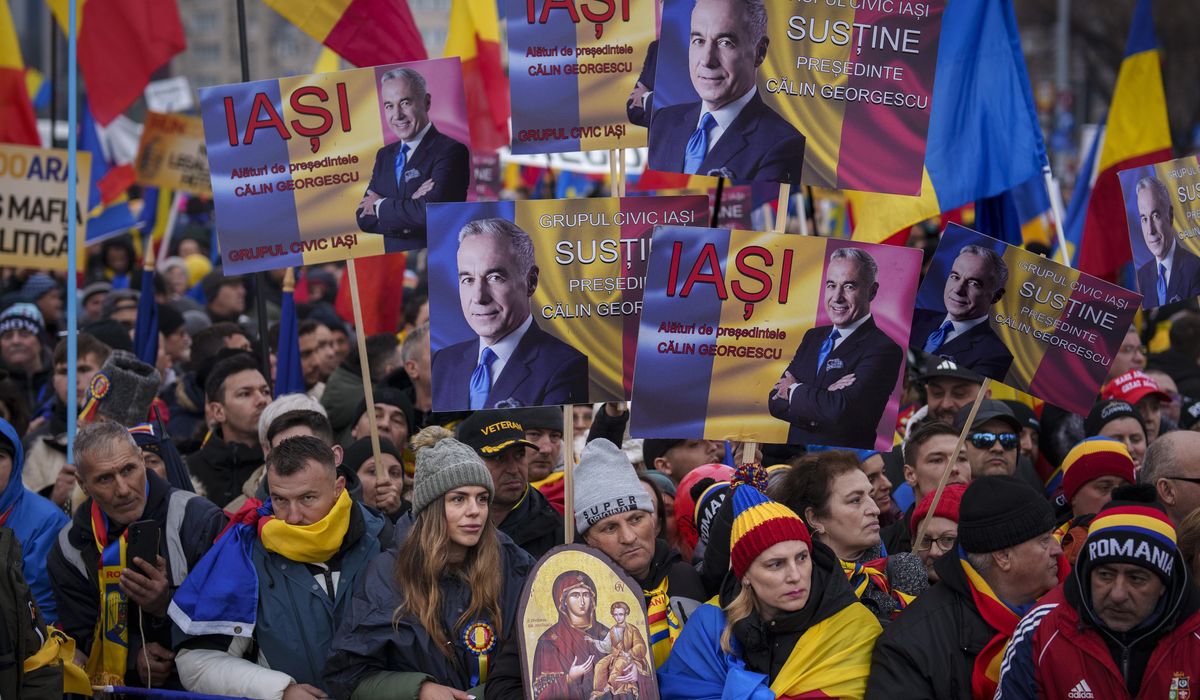 NextImg:Thousands of anti-government protesters hold rally ahead of Romania’s election rerun