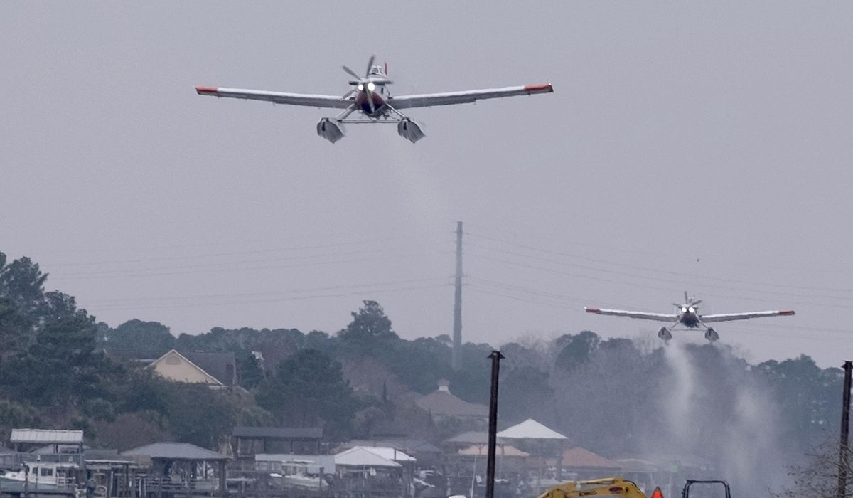 NextImg:Crews battle wildfires in North and South Carolina amid dry conditions and gusty winds