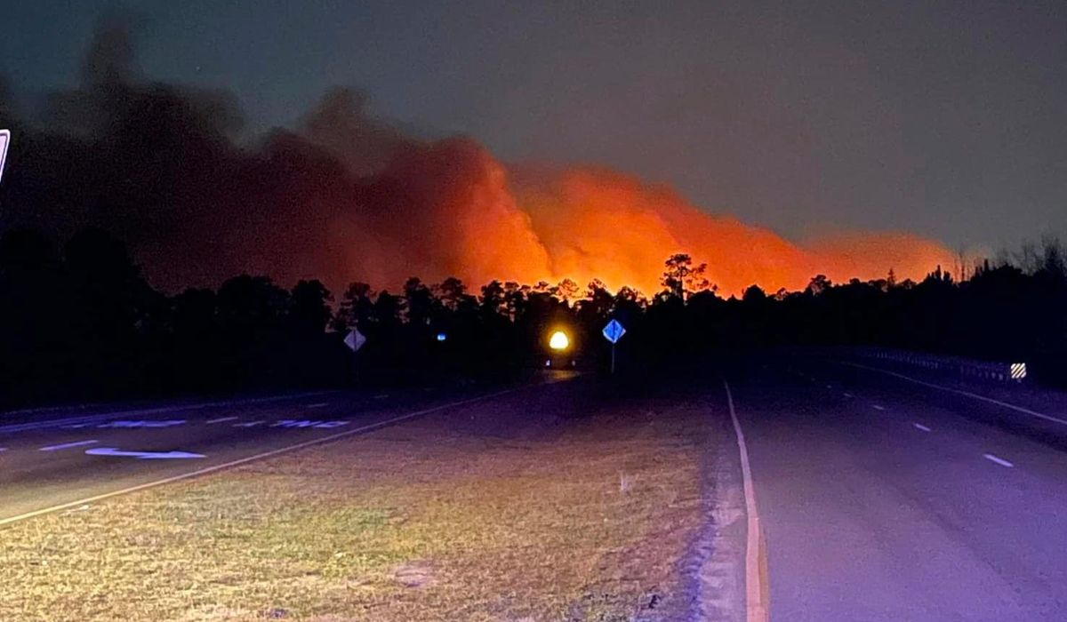 NextImg:Fire crews battle wildfires in North and South Carolina amid dry conditions and gusty winds