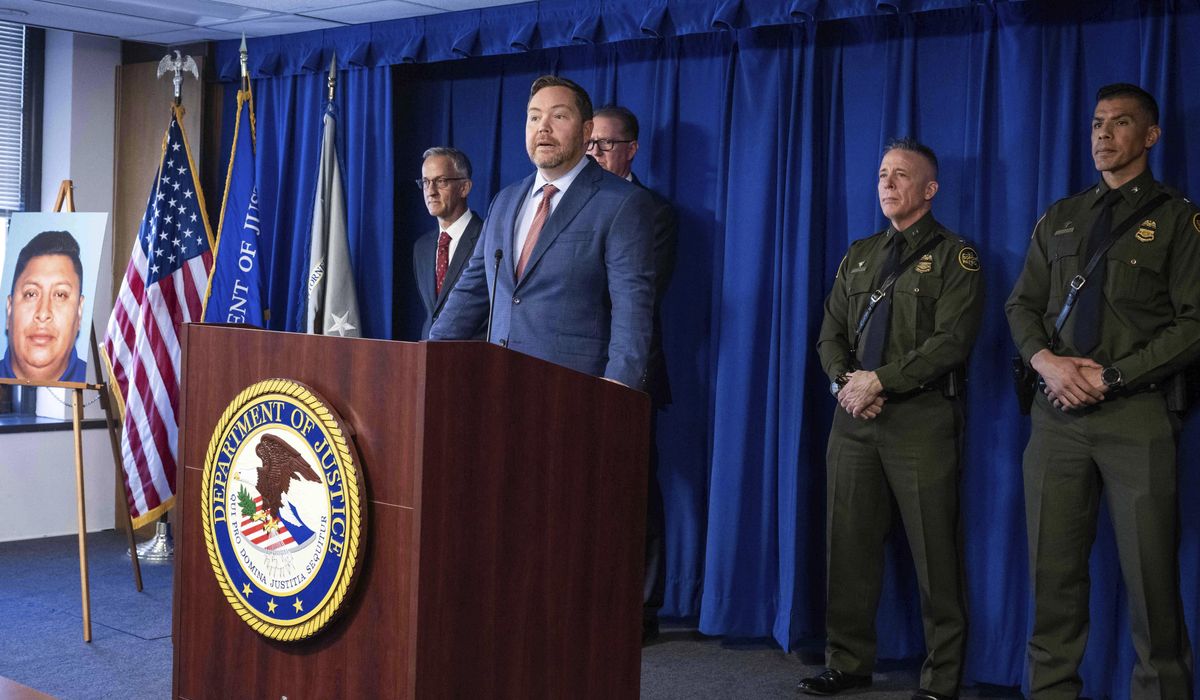 NextImg:Feds dismantle smuggling ring that brought in 20,000 illegal immigrants