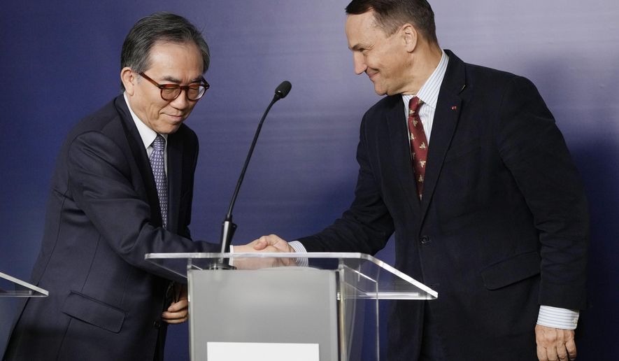 South Korean Minister of Foreign Affairs Cho Tae-Yul ,left, and Poland's Foreign Minister Radek Sikorski after give a stetmant following a meeting at the Foreign Ministry in Warsaw, Poland, Wednesday, March 5, 2025. (AP Photo/Czarek Sokolowski)