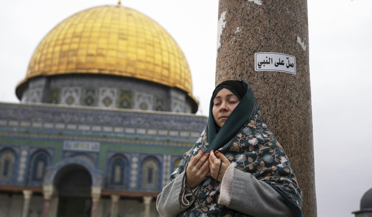 NextImg:90,000 Palestinians attend the first Friday prayers of Ramadan in Jerusalem