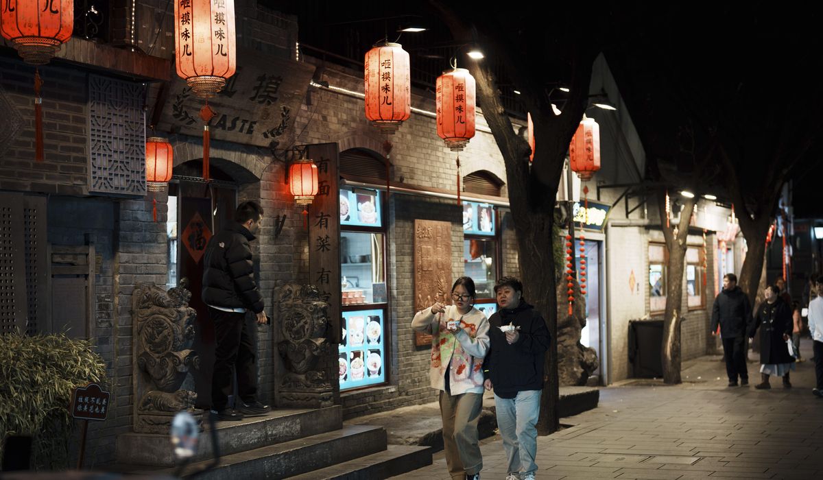 NextImg:Consumer prices fell in China in February and remain flat in a sluggish economy