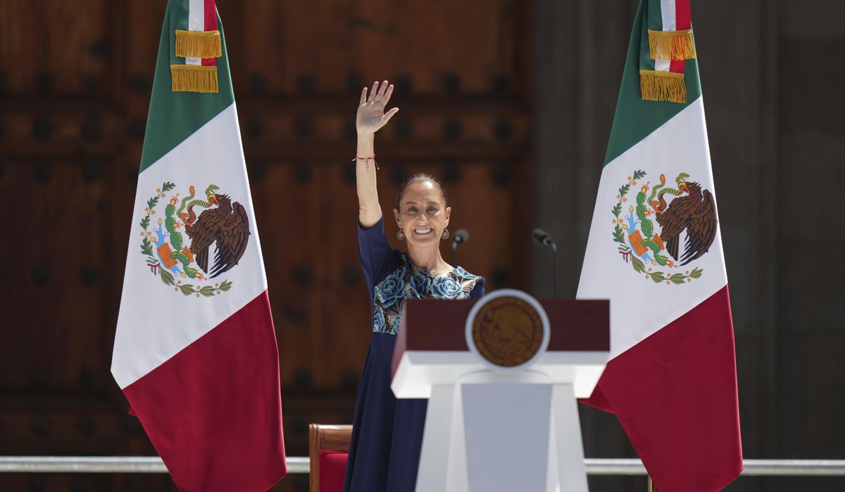 NextImg:Tens of thousands of Mexicans rally with president to celebrate U.S. decision to delay tariffs