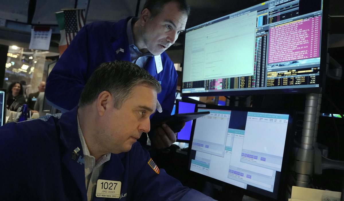 NextImg:S&P 500 jumps 1.8% and Dow leaps 565, but not by enough to keep stocks from 4th straight losing week