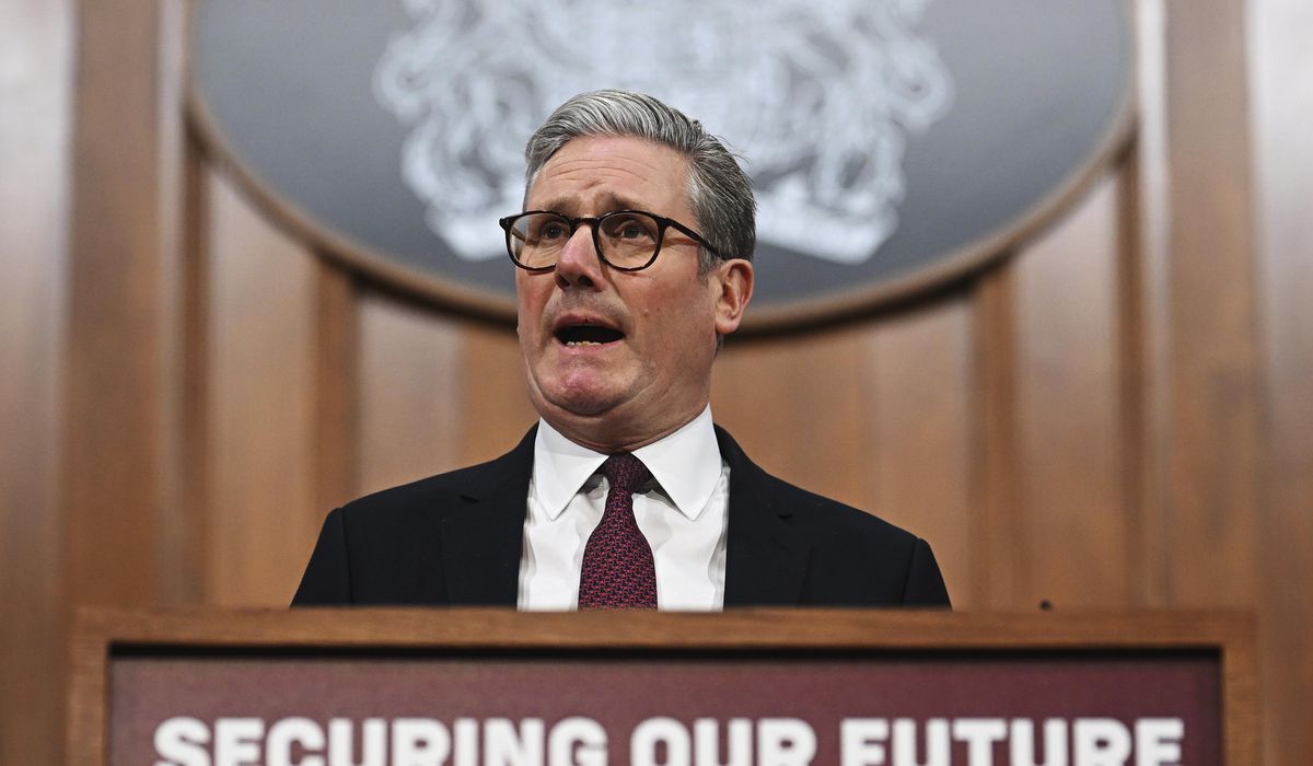 NextImg:Starmer urges Putin to prove he is serious about peace by signing up to Ukraine ceasefire