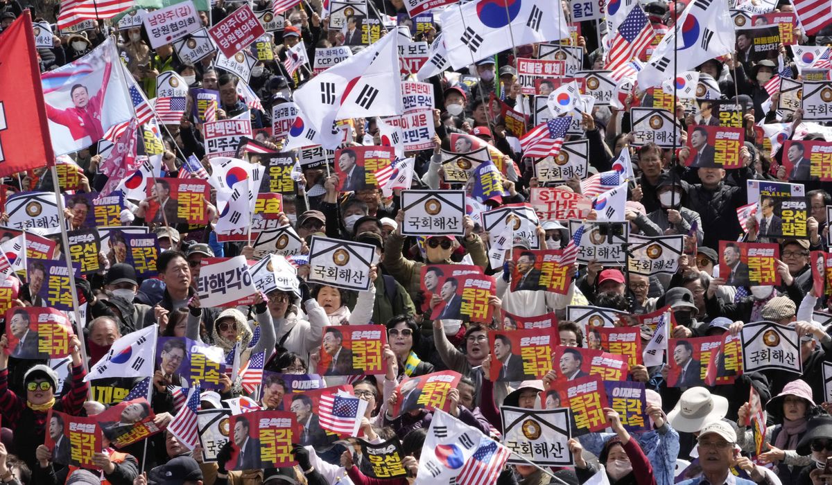 NextImg:Huge crowds march in rival rallies for and against South Korea’s impeached president