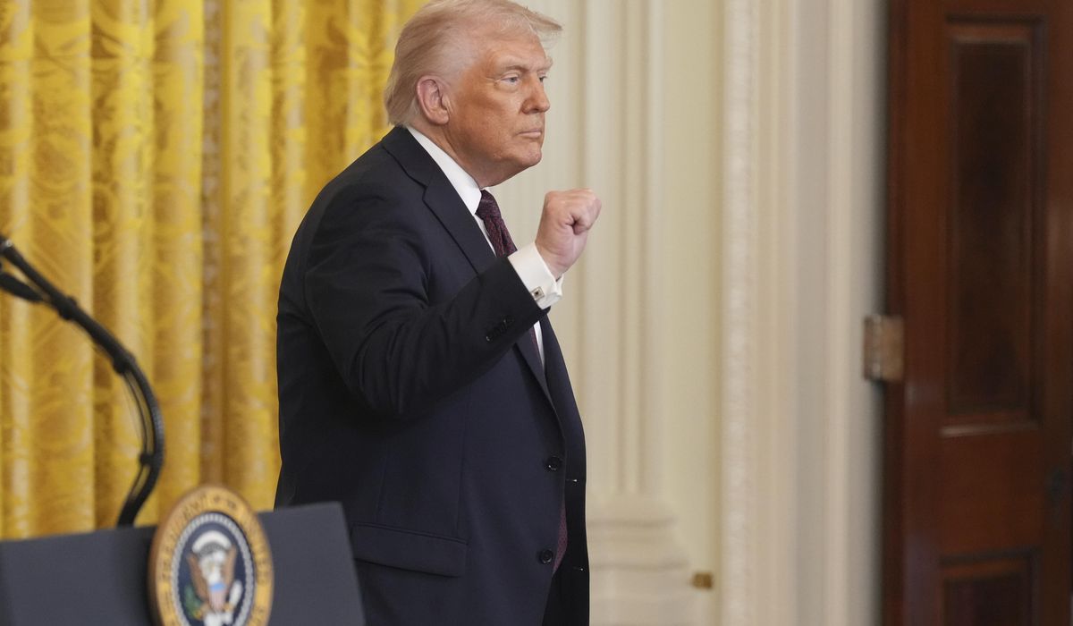 NextImg:Trump signs order cracking down on voter fraud, noncitizen voting