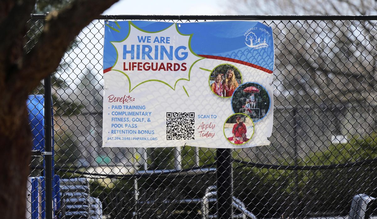 NextImg:U.S. filings for jobless benefits inch up as labor market remains strong despite fears of downturn