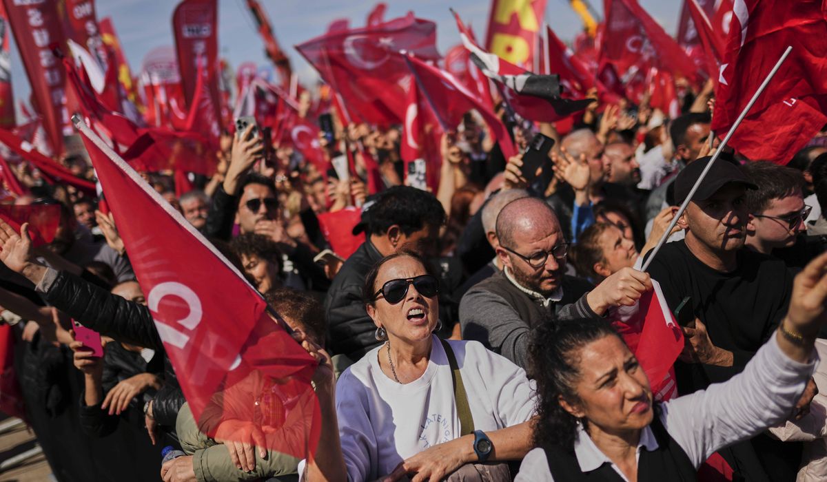 NextImg:Hundreds of thousands rally in Istanbul in support of imprisoned mayor
