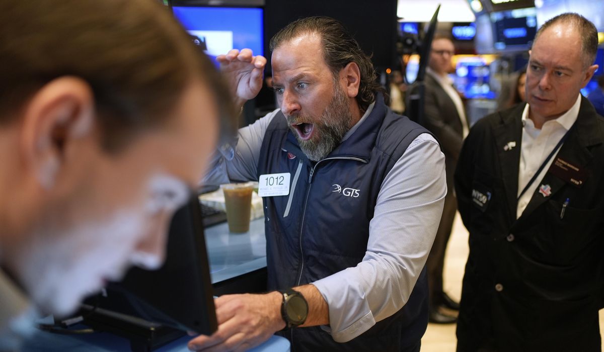 NextImg:Dow drops 1,500 as U.S. stocks lead worldwide sell-off after Trump tariffs ignite a COVID-like shock