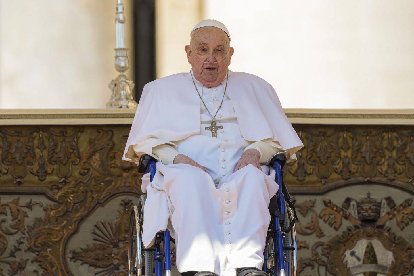 Pope makes surprise appearance at St. Peter's Square, 2 weeks after leaving hospital Pope makes surprise appearance at St. Peter's Square, 2 weeks after leaving hospital